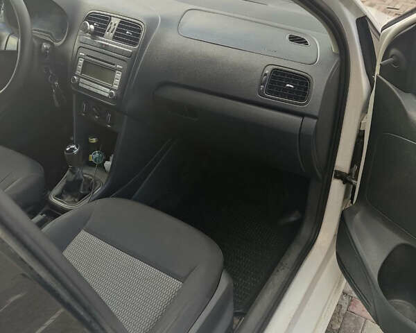 Белый Фольксваген Поло, объемом двигателя 1.6 л и пробегом 218 тыс. км за 5500 $, фото 7 на Automoto.ua