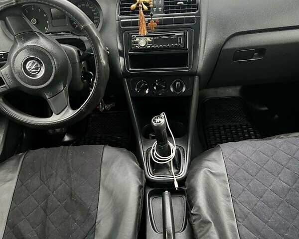 Белый Фольксваген Поло, объемом двигателя 1.6 л и пробегом 200 тыс. км за 5600 $, фото 7 на Automoto.ua