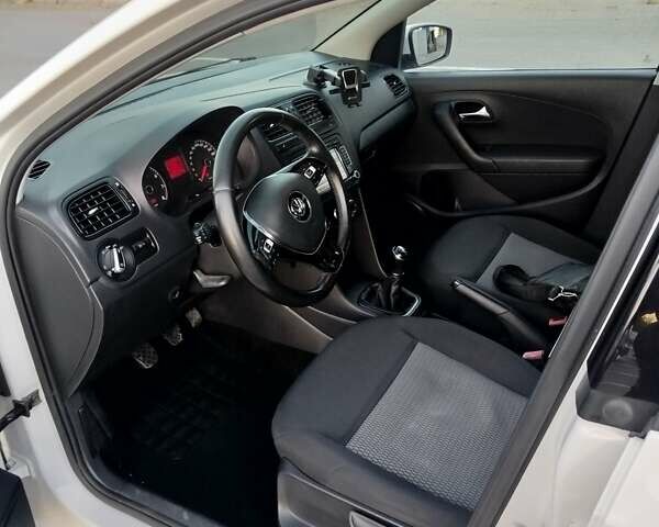 Білий Фольксваген Поло, об'ємом двигуна 1.6 л та пробігом 88 тис. км за 8200 $, фото 5 на Automoto.ua