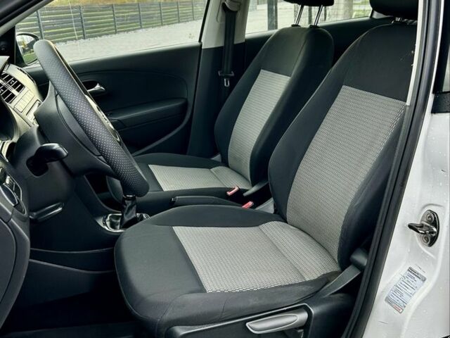 Белый Фольксваген Поло, объемом двигателя 1.6 л и пробегом 174 тыс. км за 5999 $, фото 6 на Automoto.ua