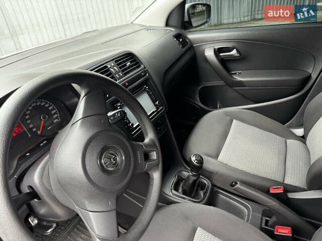 Белый Фольксваген Поло, объемом двигателя 1.6 л и пробегом 220 тыс. км за 6400 $, фото 6 на Automoto.ua