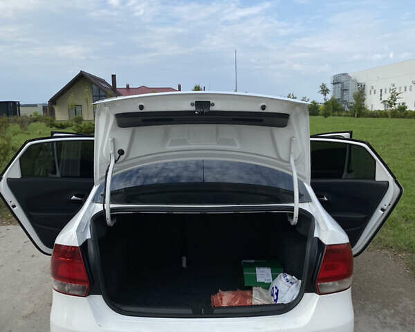 Белый Фольксваген Поло, объемом двигателя 1.6 л и пробегом 350 тыс. км за 5499 $, фото 7 на Automoto.ua