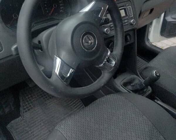 Білий Фольксваген Поло, об'ємом двигуна 1.6 л та пробігом 260 тис. км за 4000 $, фото 11 на Automoto.ua