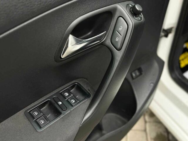 Белый Фольксваген Поло, объемом двигателя 1.6 л и пробегом 69 тыс. км за 9100 $, фото 13 на Automoto.ua