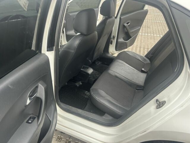 Белый Фольксваген Поло, объемом двигателя 1.6 л и пробегом 220 тыс. км за 5300 $, фото 7 на Automoto.ua