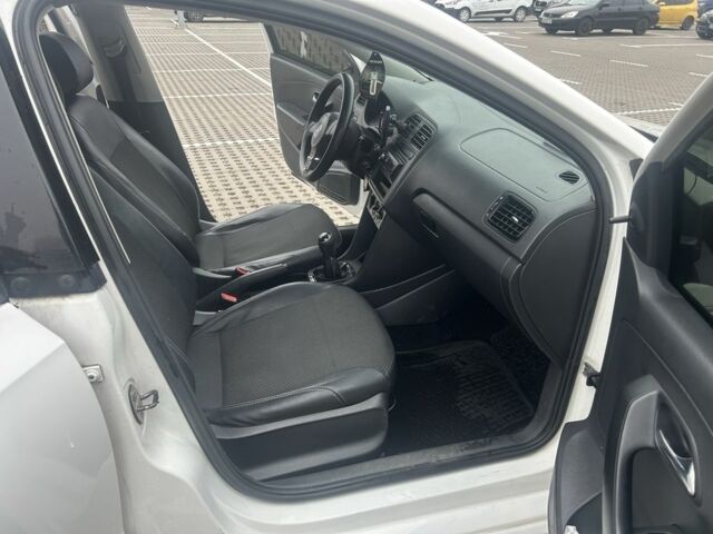 Белый Фольксваген Поло, объемом двигателя 1.6 л и пробегом 220 тыс. км за 5300 $, фото 5 на Automoto.ua