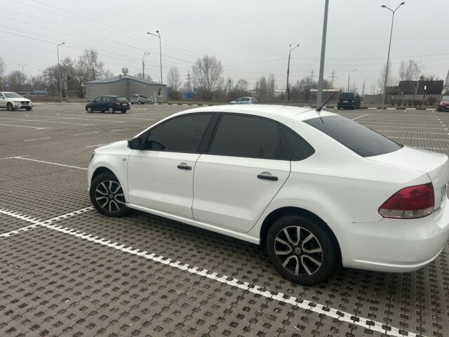 Белый Фольксваген Поло, объемом двигателя 1.6 л и пробегом 220 тыс. км за 5300 $, фото 4 на Automoto.ua