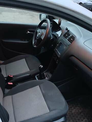 Белый Фольксваген Поло, объемом двигателя 1.6 л и пробегом 223 тыс. км за 7000 $, фото 14 на Automoto.ua