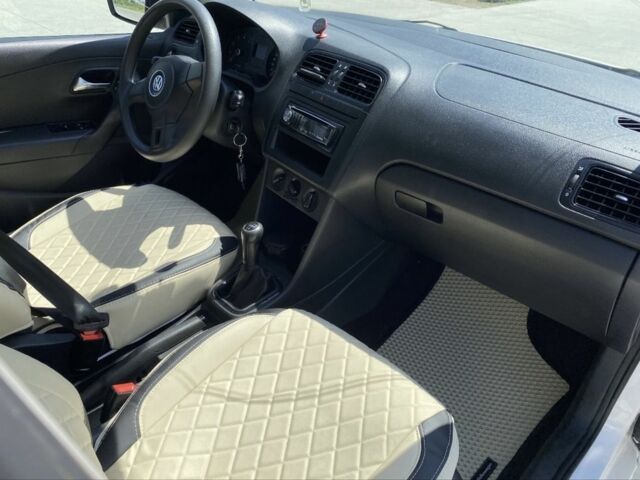 Белый Фольксваген Поло, объемом двигателя 1.6 л и пробегом 132 тыс. км за 6050 $, фото 4 на Automoto.ua