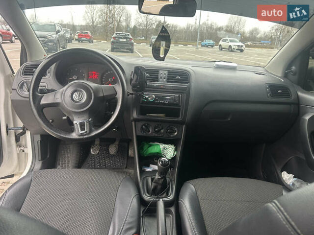 Білий Фольксваген Поло, об'ємом двигуна 1.6 л та пробігом 221 тис. км за 6000 $, фото 11 на Automoto.ua