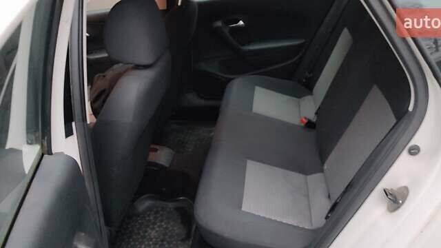 Белый Фольксваген Поло, объемом двигателя 1.6 л и пробегом 223 тыс. км за 7000 $, фото 13 на Automoto.ua