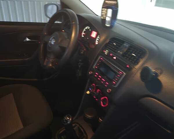 Белый Фольксваген Поло, объемом двигателя 1.6 л и пробегом 221 тыс. км за 7300 $, фото 6 на Automoto.ua