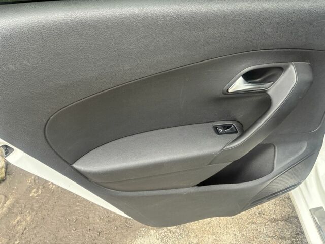 Белый Фольксваген Поло, объемом двигателя 1.6 л и пробегом 240 тыс. км за 6555 $, фото 15 на Automoto.ua