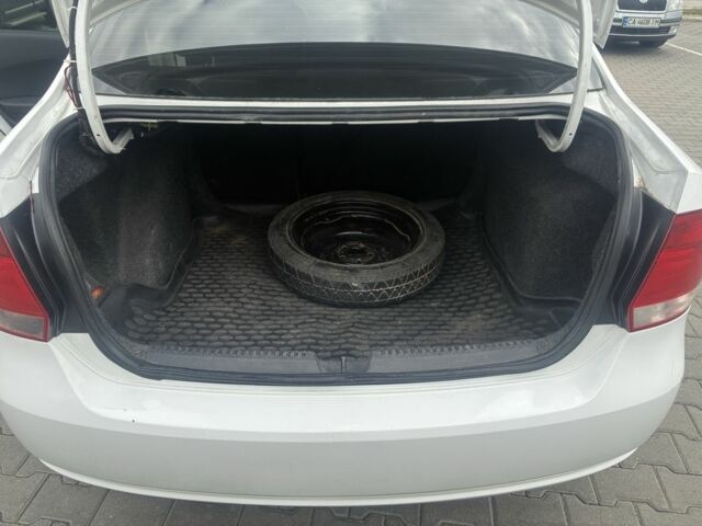 Белый Фольксваген Поло, объемом двигателя 1.6 л и пробегом 240 тыс. км за 6555 $, фото 18 на Automoto.ua