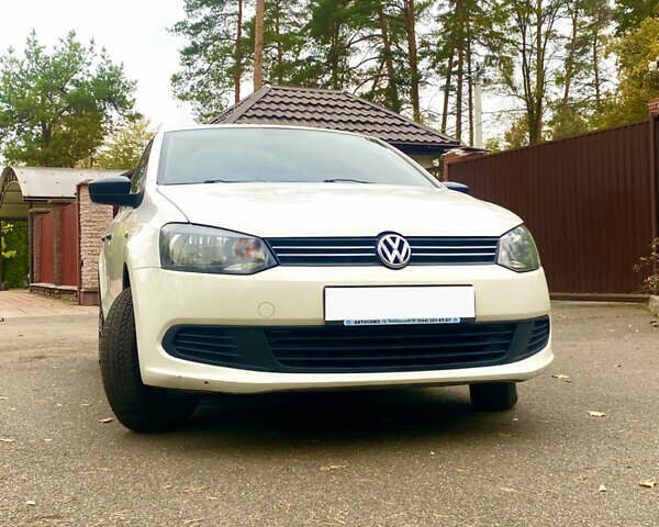 Белый Фольксваген Поло, объемом двигателя 1.6 л и пробегом 185 тыс. км за 5899 $, фото 1 на Automoto.ua