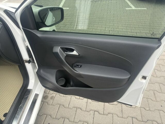 Белый Фольксваген Поло, объемом двигателя 1.6 л и пробегом 240 тыс. км за 6555 $, фото 16 на Automoto.ua