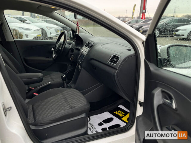 Белый Фольксваген Поло, объемом двигателя 1.6 л и пробегом 67 тыс. км за 9500 $, фото 26 на Automoto.ua