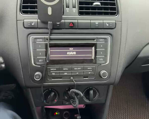 Белый Фольксваген Поло, объемом двигателя 1.6 л и пробегом 101 тыс. км за 7500 $, фото 11 на Automoto.ua