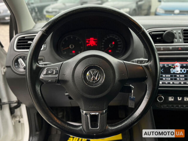 Белый Фольксваген Поло, объемом двигателя 1.6 л и пробегом 67 тыс. км за 9500 $, фото 17 на Automoto.ua