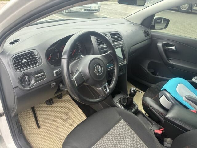 Белый Фольксваген Поло, объемом двигателя 1.6 л и пробегом 240 тыс. км за 6555 $, фото 9 на Automoto.ua