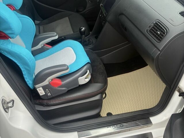 Белый Фольксваген Поло, объемом двигателя 1.6 л и пробегом 240 тыс. км за 6555 $, фото 12 на Automoto.ua