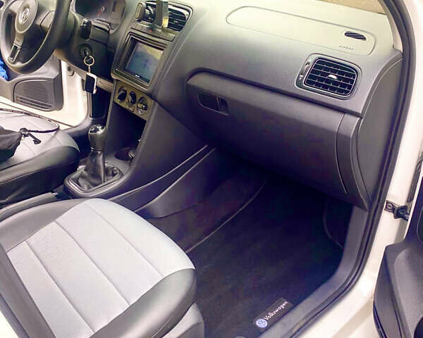 Белый Фольксваген Поло, объемом двигателя 1.6 л и пробегом 185 тыс. км за 5899 $, фото 7 на Automoto.ua