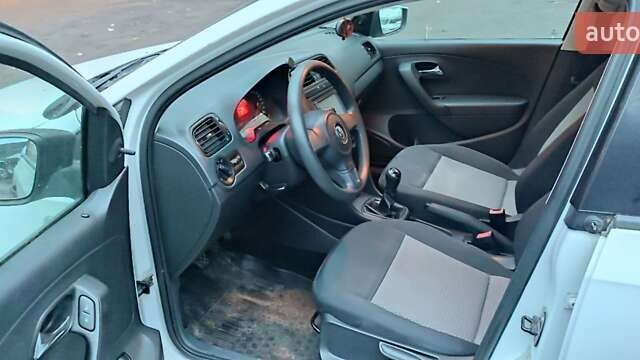 Белый Фольксваген Поло, объемом двигателя 1.6 л и пробегом 223 тыс. км за 7000 $, фото 8 на Automoto.ua