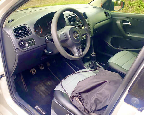 Белый Фольксваген Поло, объемом двигателя 1.6 л и пробегом 185 тыс. км за 5899 $, фото 6 на Automoto.ua