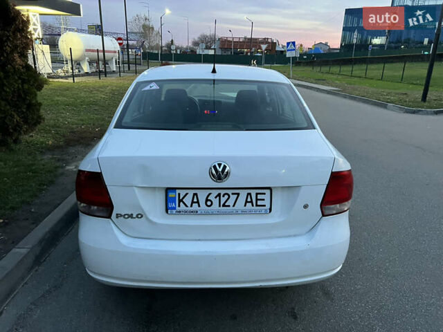 Белый Фольксваген Поло, объемом двигателя 1.6 л и пробегом 253 тыс. км за 3650 $, фото 1 на Automoto.ua
