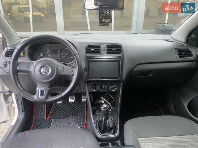 Белый Фольксваген Поло, объемом двигателя 1.6 л и пробегом 250 тыс. км за 5500 $, фото 11 на Automoto.ua