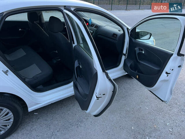 Белый Фольксваген Поло, объемом двигателя 1.6 л и пробегом 253 тыс. км за 3650 $, фото 6 на Automoto.ua