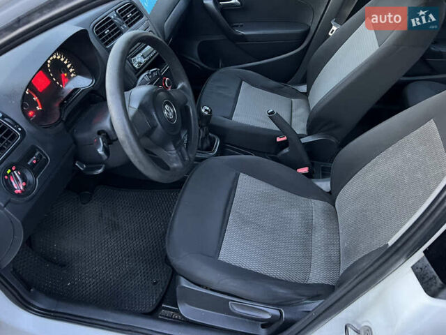 Белый Фольксваген Поло, объемом двигателя 1.6 л и пробегом 253 тыс. км за 3650 $, фото 10 на Automoto.ua