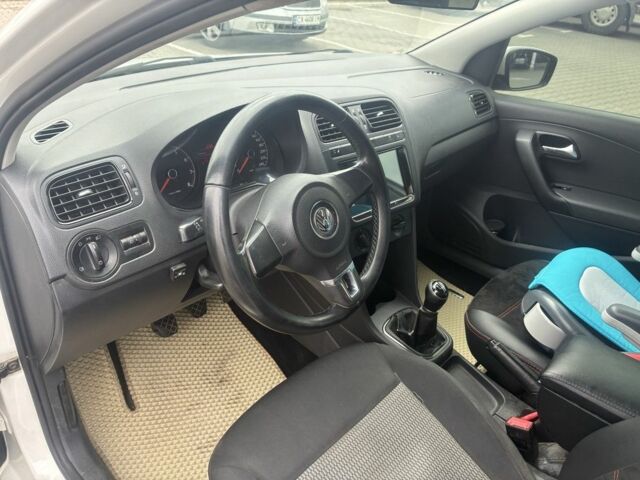 Белый Фольксваген Поло, объемом двигателя 1.6 л и пробегом 240 тыс. км за 6555 $, фото 7 на Automoto.ua