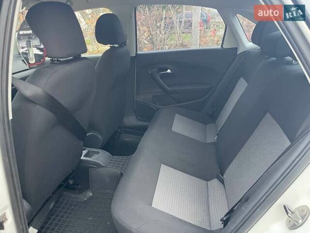 Белый Фольксваген Поло, объемом двигателя 1.6 л и пробегом 270 тыс. км за 6300 $, фото 1 на Automoto.ua