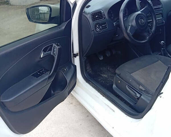 Білий Фольксваген Поло, об'ємом двигуна 1.6 л та пробігом 330 тис. км за 4000 $, фото 12 на Automoto.ua