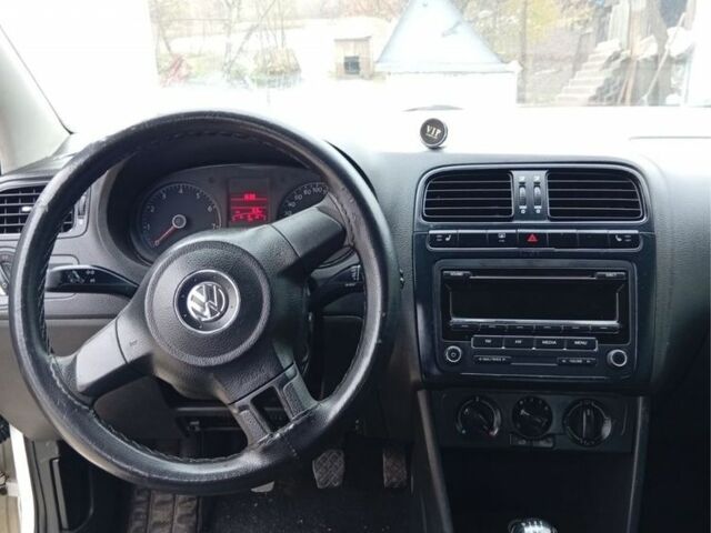 Білий Фольксваген Поло, об'ємом двигуна 1.6 л та пробігом 330 тис. км за 4000 $, фото 5 на Automoto.ua