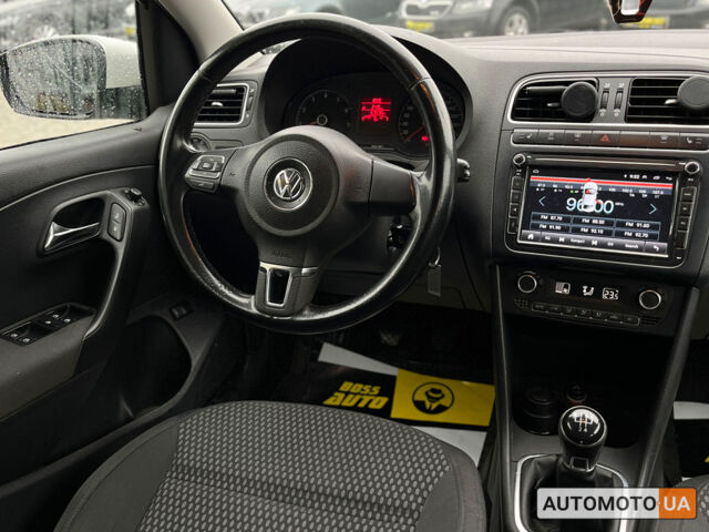 Белый Фольксваген Поло, объемом двигателя 1.6 л и пробегом 67 тыс. км за 9500 $, фото 22 на Automoto.ua