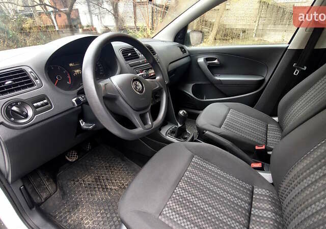 Білий Фольксваген Поло, об'ємом двигуна 1.6 л та пробігом 153 тис. км за 8000 $, фото 12 на Automoto.ua