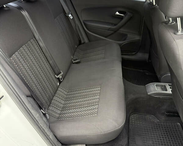 Білий Фольксваген Поло, об'ємом двигуна 1.6 л та пробігом 210 тис. км за 8500 $, фото 17 на Automoto.ua