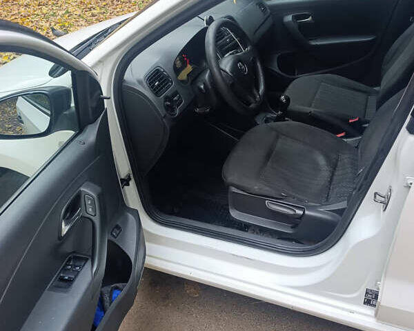 Білий Фольксваген Поло, об'ємом двигуна 1.6 л та пробігом 345 тис. км за 4999 $, фото 7 на Automoto.ua