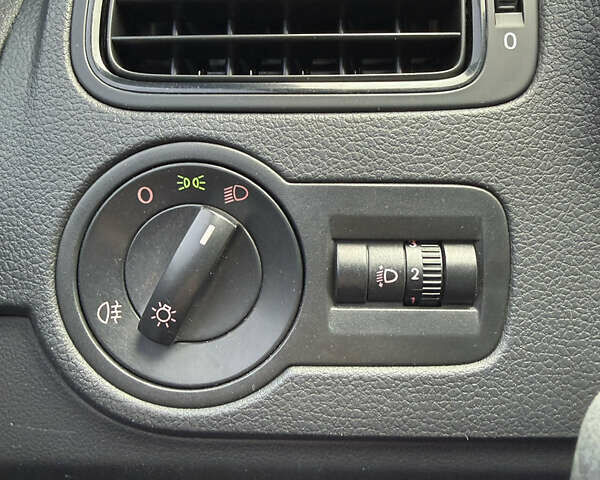 Білий Фольксваген Поло, об'ємом двигуна 1.6 л та пробігом 210 тис. км за 8500 $, фото 11 на Automoto.ua