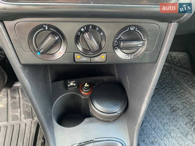 Білий Фольксваген Поло, об'ємом двигуна 1.6 л та пробігом 300 тис. км за 8000 $, фото 8 на Automoto.ua