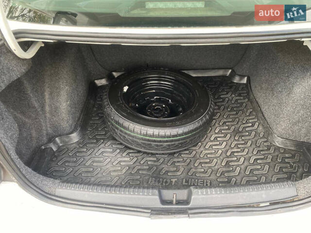 Білий Фольксваген Поло, об'ємом двигуна 1.6 л та пробігом 300 тис. км за 8000 $, фото 1 на Automoto.ua