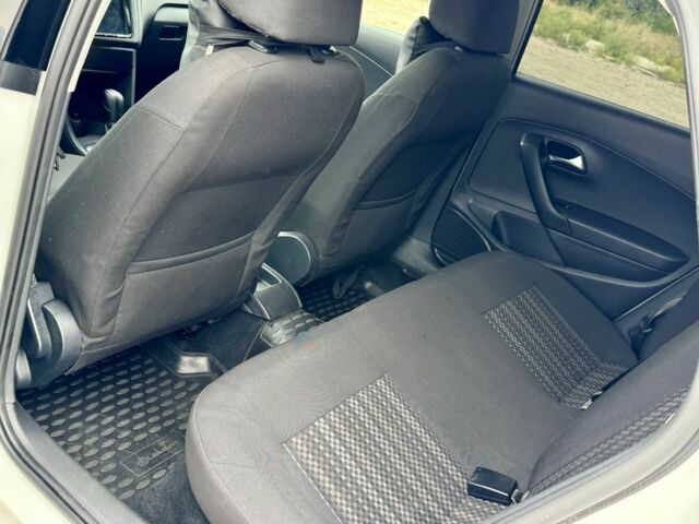 Білий Фольксваген Поло, об'ємом двигуна 1.6 л та пробігом 250 тис. км за 6950 $, фото 4 на Automoto.ua