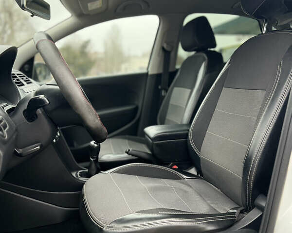 Белый Фольксваген Поло, объемом двигателя 1.6 л и пробегом 164 тыс. км за 8999 $, фото 12 на Automoto.ua