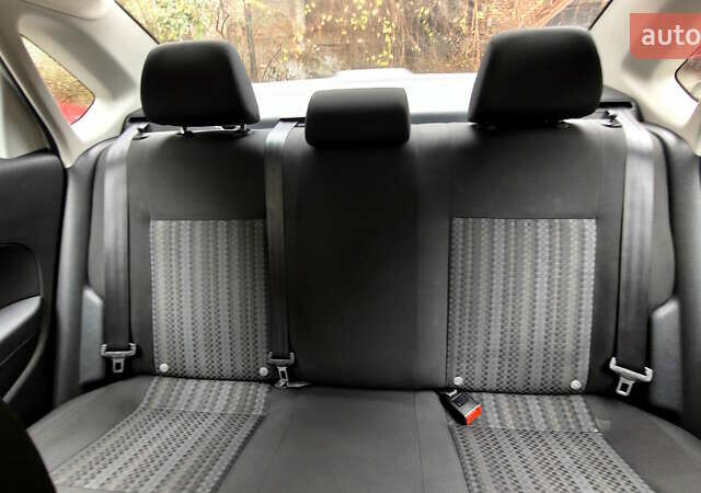 Білий Фольксваген Поло, об'ємом двигуна 1.6 л та пробігом 153 тис. км за 8000 $, фото 20 на Automoto.ua