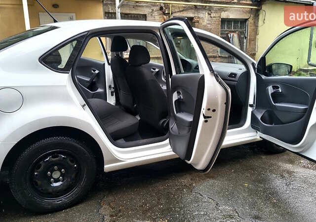 Білий Фольксваген Поло, об'ємом двигуна 1.6 л та пробігом 153 тис. км за 8000 $, фото 4 на Automoto.ua