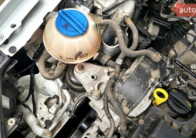 Білий Фольксваген Поло, об'ємом двигуна 1.6 л та пробігом 153 тис. км за 8000 $, фото 8 на Automoto.ua