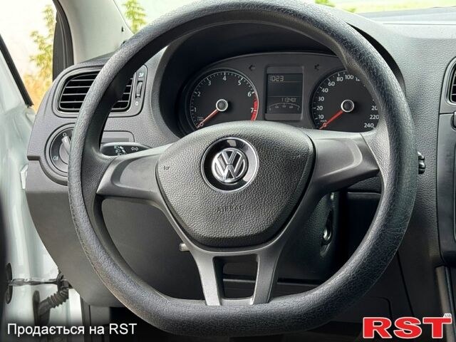 Білий Фольксваген Поло, об'ємом двигуна 1.6 л та пробігом 127 тис. км за 8950 $, фото 5 на Automoto.ua