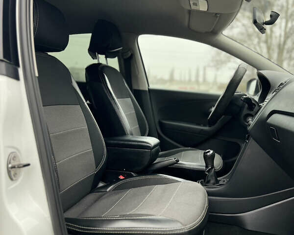 Белый Фольксваген Поло, объемом двигателя 1.6 л и пробегом 164 тыс. км за 8999 $, фото 18 на Automoto.ua